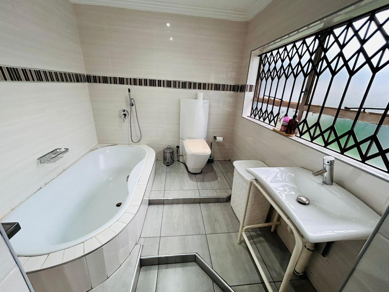 The Greenary Guest House And Restaurant Thohoyandou Bagian luar foto